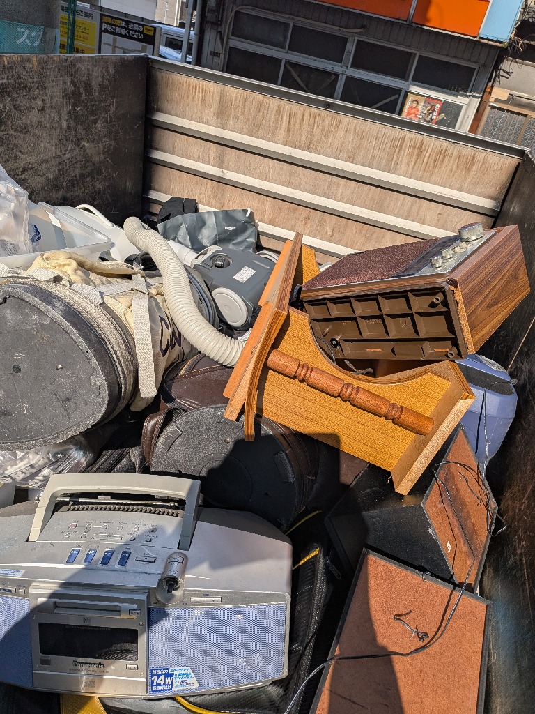 大阪市西区不用品回収3300円～対応出来ます　1点からでもお気軽にお問い合わせください。